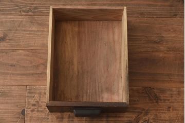 アンティーク家具　大正昭和初期　倹飩扉式　引き出し付きのスリムな収納箱(収納棚、戸棚)(R-040669)