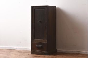 アンティーク家具　大正昭和初期　倹飩扉式　引き出し付きのスリムな収納箱(収納棚、戸棚)(R-040669)