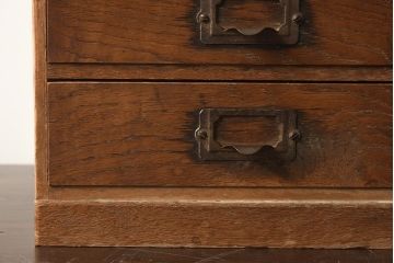レトロ家具　昭和中期　ナラ材　ネームプレート付き　古い木の風合いが温かみのある小引き出し(小物収納)(R-040673)