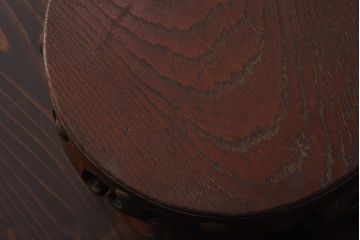 アンティーク雑貨　上手物　総ケヤキ材　彫刻が目を引く丸型の花台(飾り台、盆栽卓)(R-040675)