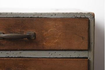 アンティーク家具　和製アンティーク　シャビーなペイントが魅力の小引き出し(小物収納、卓上収納)(R-040676)