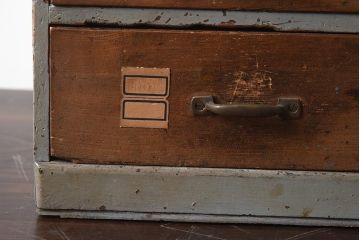 アンティーク家具　和製アンティーク　シャビーなペイントが魅力の小引き出し(小物収納、卓上収納)(R-040676)