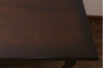 ヴィンテージ家具　輸入家具　オーク材　重厚なデザインが目を引くオランダ製のダイニングテーブル(定価約25万円)(4人掛け、6人掛け、ビンテージ)(R-040680)