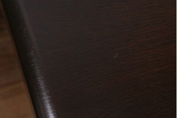 ヴィンテージ家具　輸入家具　オーク材　重厚なデザインが目を引くオランダ製のダイニングテーブル(定価約25万円)(4人掛け、6人掛け、ビンテージ)(R-040680)