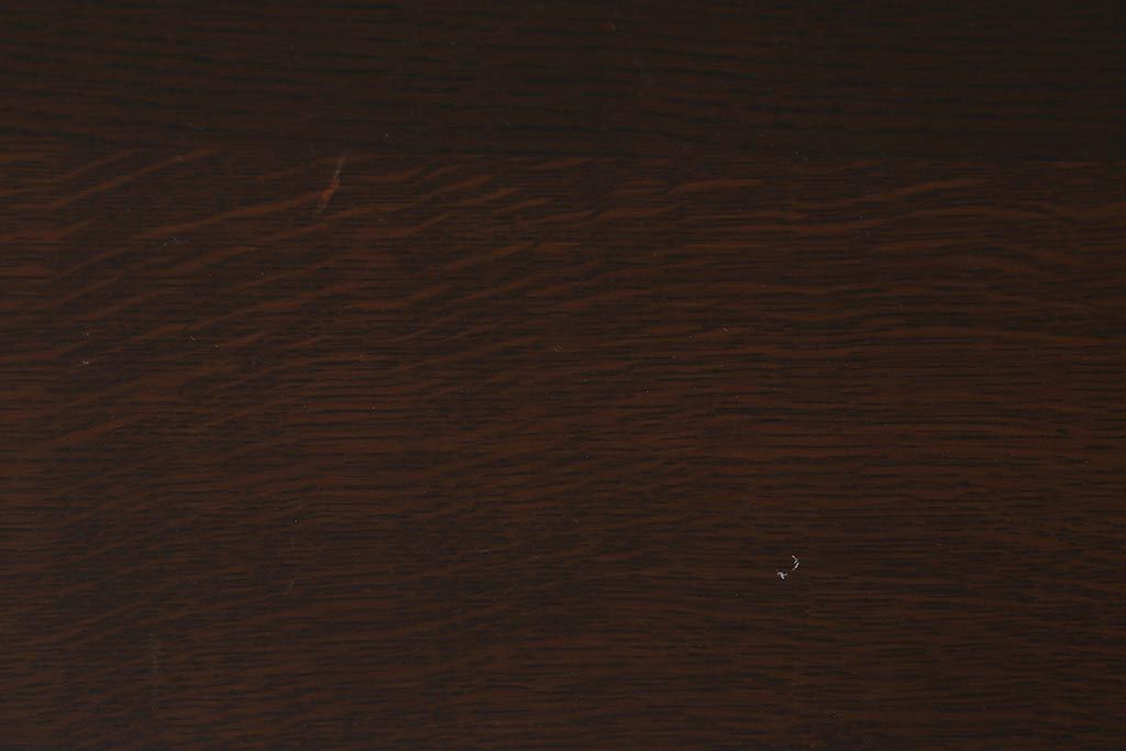 ヴィンテージ家具　輸入家具　オーク材　重厚なデザインが目を引くオランダ製のダイニングテーブル(定価約25万円)(4人掛け、6人掛け、ビンテージ)(R-040680)