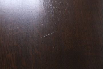 ヴィンテージ家具　輸入家具　オーク材　重厚なデザインが目を引くオランダ製のダイニングテーブル(定価約25万円)(4人掛け、6人掛け、ビンテージ)(R-040680)