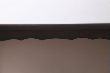 ヴィンテージ家具　輸入家具　オーク材　重厚なデザインが目を引くオランダ製のダイニングテーブル(定価約25万円)(4人掛け、6人掛け、ビンテージ)(R-040680)