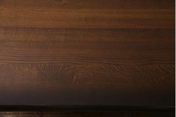 ヴィンテージ家具　輸入家具　オーク材　重厚なデザインが目を引くオランダ製のダイニングテーブル(定価約25万円)(4人掛け、6人掛け、ビンテージ)(R-040681)