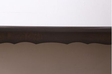 ヴィンテージ家具　輸入家具　オーク材　重厚なデザインが目を引くオランダ製のダイニングテーブル(定価約25万円)(4人掛け、6人掛け、ビンテージ)(R-040681)