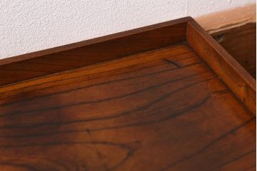 アンティーク雑貨　味わいと温もりあふれる木製のお膳(仏膳、飾り台)(R-040685)