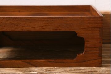 アンティーク雑貨　味わいと温もりあふれる木製のお膳(仏膳、飾り台)(R-040685)