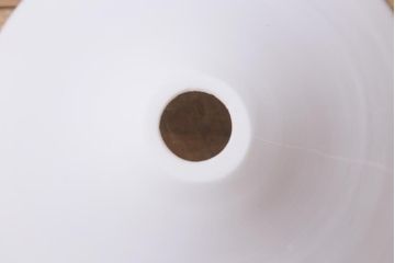 アンティーク照明　シンプルなデザインが取り入れやすいミルクガラスのペンダントライト(天井照明、シェード)(R-040691)