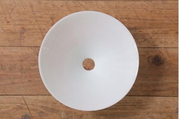 アンティーク照明　シンプルなデザインが取り入れやすいミルクガラスのペンダントライト(天井照明、シェード)(R-040692)