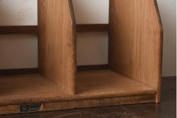 レトロ雑貨　栓材　素朴な木の風合いが味のあるブックスタンド(本立て)(R-040693)