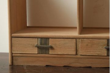 レトロ雑貨　昭和中期　明るい木色が柔らかな印象与える引き出し付きブックスタンド(本立て、小物収納)(R-040695)