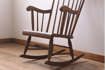 中古　飛騨産業　穂高　ナラ材　使い勝手のよいシンプルなロッキングチェア(アームチェア)(R-040696)