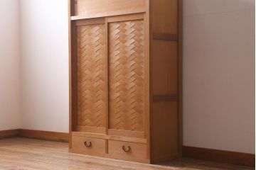 中古　民芸家具　柄杓付き　網代編みの引戸が目を引く置水屋(置き水屋、茶水屋、茶道具、戸棚)(R-040699)