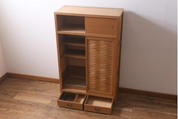 中古　民芸家具　柄杓付き　網代編みの引戸が目を引く置水屋(置き水屋、茶水屋、茶道具、戸棚)(R-040699)