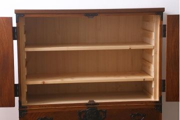 中古　岩谷堂箪笥　棚板リメイク　銘入り「菊政」　手打ち金具　漆塗り 衣装盆付きの2WAYタンス(キャビネット、チェスト、収納棚)(R-040700)