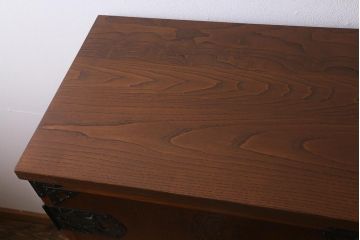 中古　岩谷堂箪笥　棚板リメイク　銘入り「菊政」　手打ち金具　漆塗り 衣装盆付きの2WAYタンス(キャビネット、チェスト、収納棚)(R-040700)