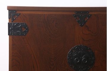 中古　岩谷堂箪笥　棚板リメイク　銘入り「菊政」　手打ち金具　漆塗り 衣装盆付きの2WAYタンス(キャビネット、チェスト、収納棚)(R-040700)