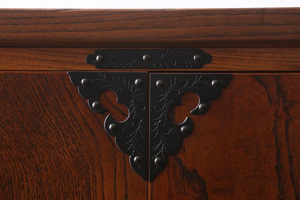 中古　岩谷堂箪笥　棚板リメイク　銘入り「菊政」　手打ち金具　漆塗り 衣装盆付きの2WAYタンス(キャビネット、チェスト、収納棚)(R-040700)