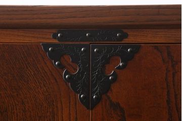 中古　岩谷堂箪笥　棚板リメイク　銘入り「菊政」　手打ち金具　漆塗り 衣装盆付きの2WAYタンス(キャビネット、チェスト、収納棚)(R-040700)