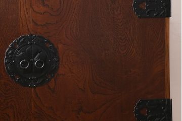 中古　岩谷堂箪笥　棚板リメイク　銘入り「菊政」　手打ち金具　漆塗り 衣装盆付きの2WAYタンス(キャビネット、チェスト、収納棚)(R-040700)