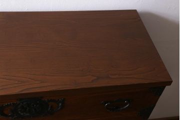 中古　伝統工芸　岩谷堂箪笥　天板リメイク・栗無垢材　重厚かつ上品な佇まいのチェスト(衣装箪笥、整理箪笥、引き出し)(R-040701)