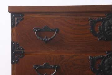 中古　伝統工芸　岩谷堂箪笥　天板リメイク・栗無垢材　重厚かつ上品な佇まいのチェスト(衣装箪笥、整理箪笥、引き出し)(R-040701)