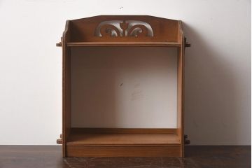 アンティーク雑貨　大正昭和初期　楔(くさび)式　チューリップの透かし彫りが可愛らしい小さなラック(ウッドシェルフ、飾り棚)(R-040703)