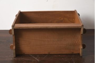 アンティーク雑貨　大正昭和初期　楔(くさび)式　チューリップの透かし彫りが可愛らしい小さなラック(ウッドシェルフ、飾り棚)(R-040703)