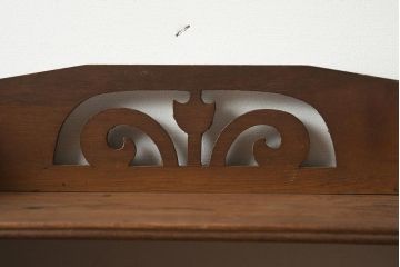 アンティーク雑貨　大正昭和初期　楔(くさび)式　チューリップの透かし彫りが可愛らしい小さなラック(ウッドシェルフ、飾り棚)(R-040703)