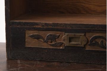 アンティーク雑貨　大正ロマン　栓材　透かし彫り　風情溢れるデザインが魅力的なブックスタンド(引き出し付き、本立て)(R-040704)