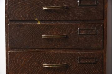 レトロ家具　ナラ材　ネームプレート付き　木目が印象的な小引き出し(卓上収納、小物収納)(R-040709)