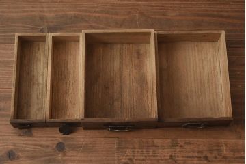 アンティーク家具　前面黒柿材　打ち出の小槌の飾り金具が素敵な小引き出し(R-040716)