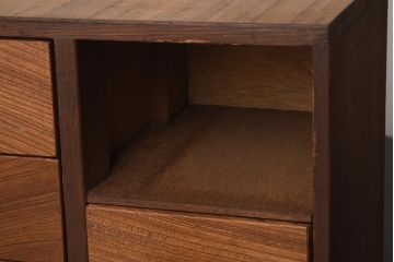 レトロ家具　前面ケヤキ材　棚付き　卓上収納に便利な木製小引き出し(R-040717)