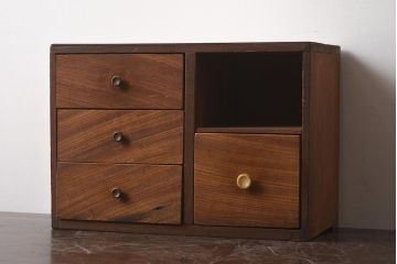 レトロ家具　前面ケヤキ材　棚付き　卓上収納に便利な木製小引き出し(R-040717)