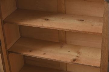 レトロ家具　大正ロマン　栓材　扉の透かしが上品な本箱(ブックケース、収納棚、キャビネット)(R-040721)