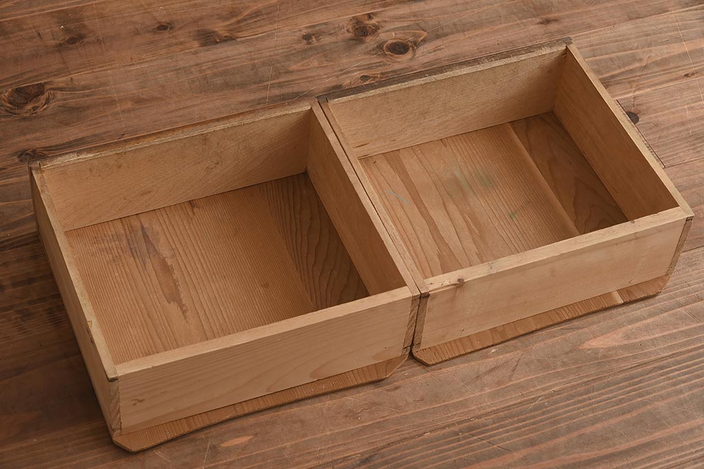 レトロ家具　大正ロマン　栓材　扉の透かしが上品な本箱(ブックケース、収納棚、キャビネット)(R-040721)