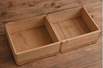 レトロ家具　大正ロマン　栓材　扉の透かしが上品な本箱(ブックケース、収納棚、キャビネット)(R-040721)