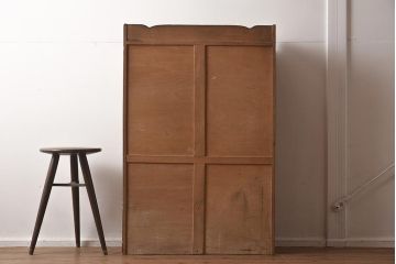 レトロ家具　大正ロマン　栓材　扉の透かしが上品な本箱(ブックケース、収納棚、キャビネット)(R-040721)