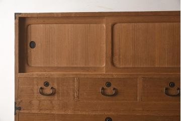 レトロ家具　前面桐材　柔らかでレトロな雰囲気の三段重ね箪笥(和タンス、衣装箪笥、チェスト、桐箪笥、桐たんす)(R-040722)