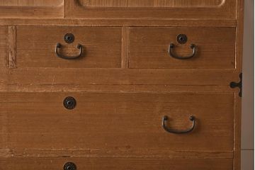 レトロ家具　前面桐材　柔らかでレトロな雰囲気の三段重ね箪笥(和タンス、衣装箪笥、チェスト、桐箪笥、桐たんす)(R-040722)