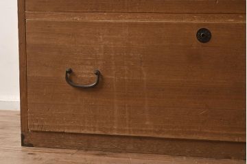 レトロ家具　前面桐材　柔らかでレトロな雰囲気の三段重ね箪笥(和タンス、衣装箪笥、チェスト、桐箪笥、桐たんす)(R-040722)