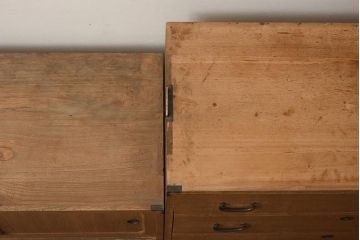 レトロ家具　前面桐材　柔らかでレトロな雰囲気の三段重ね箪笥(和タンス、衣装箪笥、チェスト、桐箪笥、桐たんす)(R-040722)