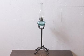 アンティーク雑貨　3分芯　台座付き　薄い青色油壺がおしゃれなオイルランプ(石油ランプ、座敷ランプ)(R-040728)