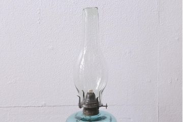 アンティーク雑貨　3分芯　台座付き　薄い青色油壺がおしゃれなオイルランプ(石油ランプ、座敷ランプ)(R-040728)