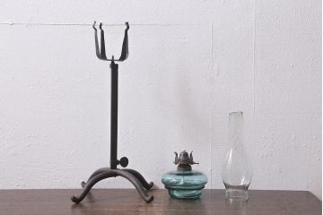 アンティーク雑貨　3分芯　台座付き　薄い青色油壺がおしゃれなオイルランプ(石油ランプ、座敷ランプ)(R-040728)