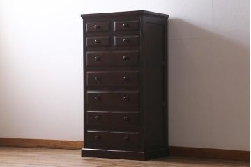 中古　北海道民芸家具　洗練されたデザインが魅力のスリムなチェスト(引き出し、タンス)(R-040729)